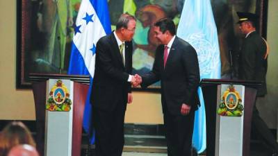 El secretario general de las Naciones Unidades, Ban Ki-moon, quien estuvo de visita en febrero en el país, expresó al presidente de Honduras su apoyo en diversos ámbitos.