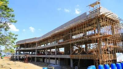 El centro de convenciones está valorado en 350 millones de lempiras y tendrá capacidad para concentrar a siete mil personas de forma simultánea. La obra total conformada por cinco etapas está concluida en un 60%. Fotos: Jordan Perdomo