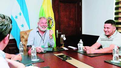El alcalde Roberto Contreras dió luz verde al dueño de “La Puntita” para que siga.