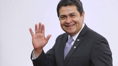 El presidente Juan Orlando Hernández aseguró que frenar las mafias hay en el sistema sanitario público.