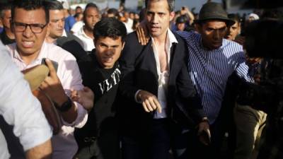 Guaidó fue atacado por colectivos chavistas a su llegada al aeropuerto de Caracas./AFP.