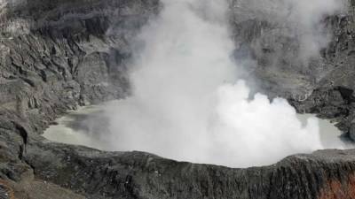 Fotografía del cráter del volcán Poás en Costa Rica. EFE/Archivo
