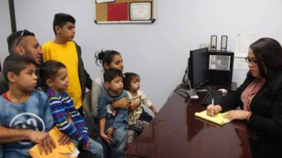 Carla Patricia Boquín y sus cinco hijos recibieron asilo en Estados Unidos./Foto: La Opinión.