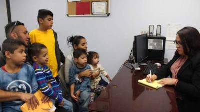 Carla Patricia Boquín y sus cinco hijos recibieron asilo en Estados Unidos./Foto: La Opinión.