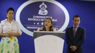 La aprobación del acuerdo fue presentada por los miembros del Gabinete Económico: Míriam Guzmán (SAR, izq.), Rocío Tábora (Secretaría de Finanzas) y Wilfredo Cerrato (BCH).