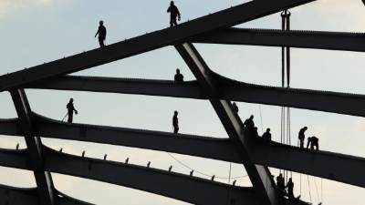 Los trabajos del estadio Amazonía Arena fueron cancelados en memoria del obrero fallecido y serán reanudados el próximo lunes.