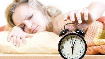 Para que no llegue a sus labores agotado y con mala actitud debe dormir ocho horas diarias.