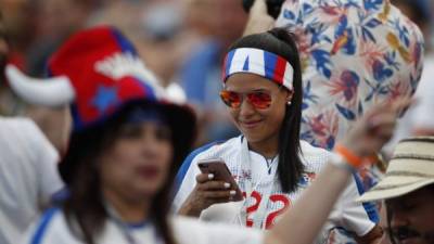 Las aficionadas panameñas se hicieron presentes en el debut mundialista de su selección. Foto AFP