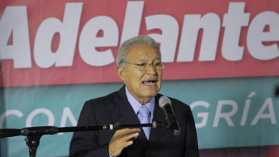 El exguerrillero izquierdista Salvador Sánchez Cerén prometió buscar diálogo y unidad para gobernar.