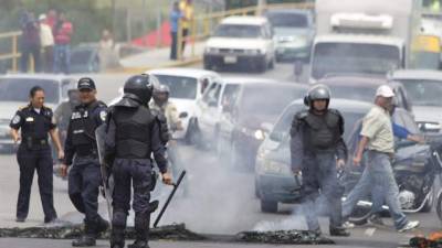Un grupo de campesinos y simpatizantes del Partido Libertad y Refundación (Libre) realizaron bloqueos en varias carreteras del interior de Honduras para exigir al Gobierno una reforma agraria que les dote de tierras para producir alimentos. EFE