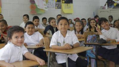 Los niños de la escuela sampedrana José Trinidad Cabañas.