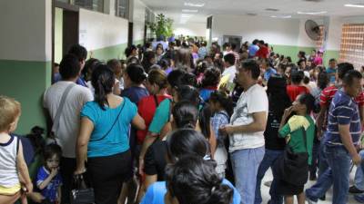 El área de consulta externa del Mario Rivas fue abarrotada por pacientes que llegaron ayer desde tempranas horas.