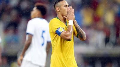 Neymar jugó todo el segundo tiempo ante Honduras, pero no pudo marcarle a Noel Valladares.