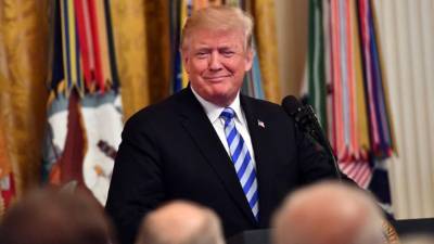 Trump dijo que pidió a las autoridades de investigación que no escatimaran esfuerzos para detener al responsable de los envíos sospechosos.