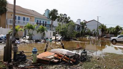 El récord de al menos 38 “tornados de giro rápido” -que provocaron las primeras cuatro víctimas fatales del huracán Milton en Florida- ha sorprendido a los habitantes de Florida, acostumbrados a los huracanes, pero no a estos inesperados fenómenos. EFE