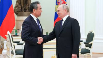 La reunión entre Putin y el jefe de la diplomacia china, Wang Yi, desató las alarmas en EEUU.