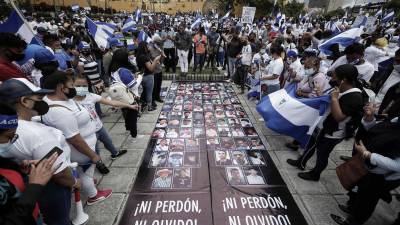 Nicaragüenses exiliados protestaron en Costa Rica contra la reelección de Ortega.