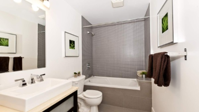 Combinaciones de color, el blanco inmaculado de los elementos, combinado con detalles dorados o el negro. consiguen espacios sofisticados.