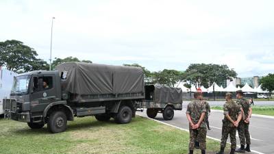 Militares brasileños desplegan operativos de seguridad en los alrededores del recinto donde se llevará a cabo la juramentación de Lula.