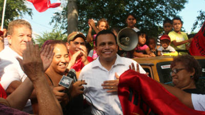 El candidato de Libre, José Antonio Rivera, hizo campaña en Cofradía.
