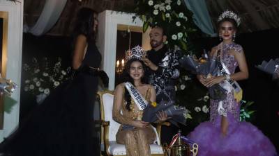 <b><span class=mln_uppercase_mln>Ganadora.</span></b> De manos de la reina saliente, Dayana Bordas y Eduardo Zablah, Yelsin Almendárez recibió la corona.