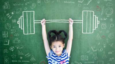 Las mujeres constituyen la mayoría de los trabajadores calificados en 68 de los 145 países