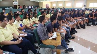 Estudiantes que acudieron al congreso.