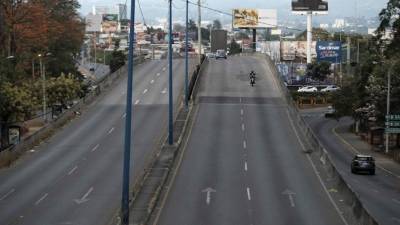 Vista general de una calle vacia en San josé. EFE