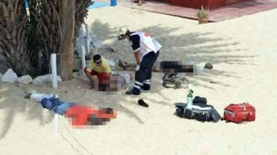 NEW YORK, NY - APRIL 09: Burials take place on Hart Island on April 9, 2020 in the Bronx borough of New York. Hart Island's potter's field has experienced an influx of burials during the Coronavirus pandemic. Andrew Theodorakis/Getty Images/AFP== FOR NEWSPAPERS, INTERNET, TELCOS & TELEVISION USE ONLY ==