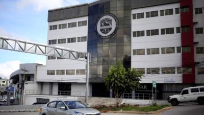 Sede principal del Servicio de Administración de Rentas, este sábado en Tegucigalpa (Honduras). EFE