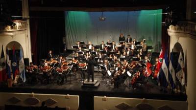 Los presentes se deleitaron con la espectacular presentación de la Orquesta Filarmónica de Honduras.