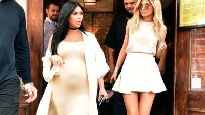 Kim Kardashian con su hermana Kylie Jenner.