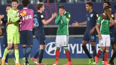 Mexico's midfielder Alan Cervantes (C) after defeat during the U-20 World Cup quarter-final football match between England and Mexico in Cheonan on June 5, 2017. / AFP PHOTO / KIM DOO-HO