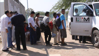 Migrantes centroamericanos indocumentados son trasladados por autoridades del Instituto Nacional de Migración Mexicano. EFE/Quadratín/Archivo/