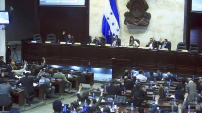 Los congresistas analizan si el Ministerio Público actúa con beligerancia en sus investigaciones más importantes.