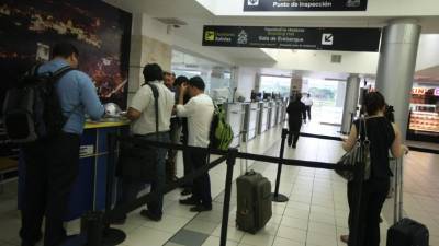 ES Aeropuerto Toncontin MigraciÃ3n 05 Sept 2014