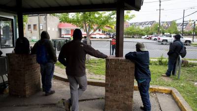 Al menos 97 trabajadores fueron detenidos en la redada y los grupos de derechos humanos denunciaron que decenas de niños y niñas habían quedado en las calles cuando sus familiares no fueron a recogerlos de las escuelas. Imagen de archivo.