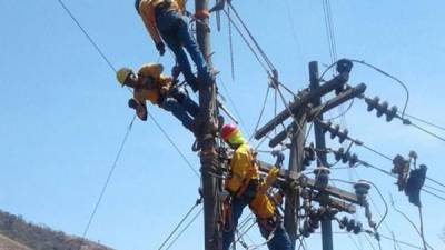 La Empresa Energía Honduras realiza trabajos de mantenimiento a la red eléctrica nacional.