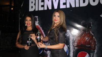 Emsula y su marca líder Pepsi presentó el refresco Pepsi Black Ice. Bellas modelos engalanaron el evento.