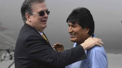 Evo fue recibido por el canciller mexicano, Marcelo Ebrard./AFP.