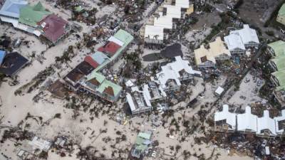El monstruoso huracán Irma causó 'devastación total' en Barbuda, informó el primer ministro de la pequeña isla caribeña, Gaston Browne, tras recibir el impacto del ciclón de categoría cinco en la tarde del miércoles.