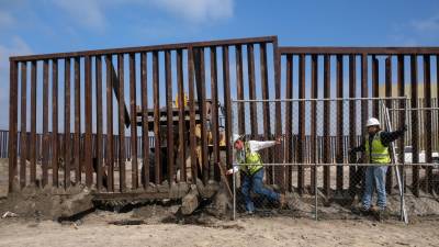 El Gobierno de Biden retomará la construcción del muro de Trump en la frontera sur de EEUU.