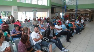 En la sala de emergencia del Seguro Social la atención se redujo ayer de 850 derechohabientes a 250.