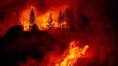 Los gigantescos incendios forestales en California quemaron un récord de más de 800.000 hectáreas informó el Departamento de bomberos de ese estado del oeste de Estados Unidos, mientras las autoridades luchan para rescatar a decenas de personas atrapadas por las llamas.