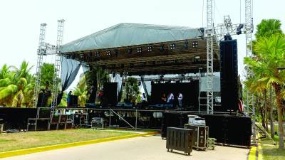 Los habitantes de Tela se concentrarán en el bulevar costero donde han montado un escenario donde ofrecerán conciertos artistas nacionales y el merenguero dominicano Toño Rosario.