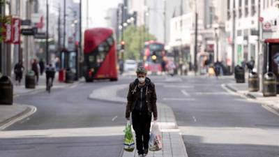 El experto Neil Ferguson, profesor del Imperial College London, advirtió hoy de que deberán mantenerse unos 'niveles significativos' de distanciamiento social, de manera, incluso, 'indefinida', mientras no exista una vacuna contra la COVID-19.