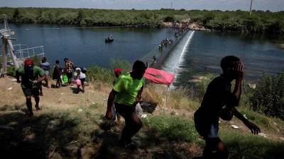 Por otro lado, los guardias fronterizos polacos informaron haber rescatado a ocho migrantes atrapados en un pantano cerca del río Suprasl.