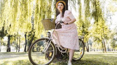 Andar en bicicleta ayuda a fortalecer los músculos de las piernas sin poner en riesgo las articulaciones.