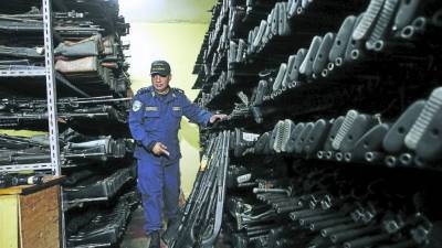 La mayoría de artefactos como AK-47, chimbas y pistolas automáticas se les decomisó a bandas criminales.