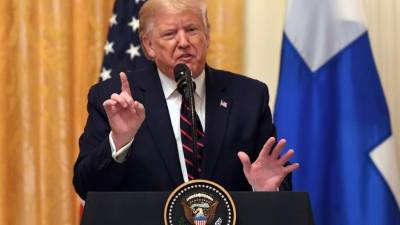 Trump arremetió contra 'los medios corruptos' durante una conferencia de prensa con el presidente de Finlandia./AFP.